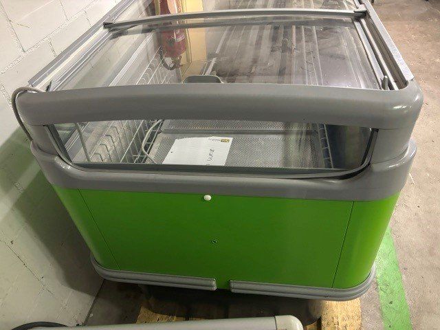 Congelatori: Gastro Kühltruhe – Usato da Dürnten venduto da jungfarmer10