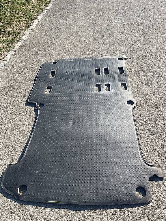 Teppiche / Matten: VW T5 Bodenmatte hinten – Gebraucht aus Berg am Irchel von Hookah96