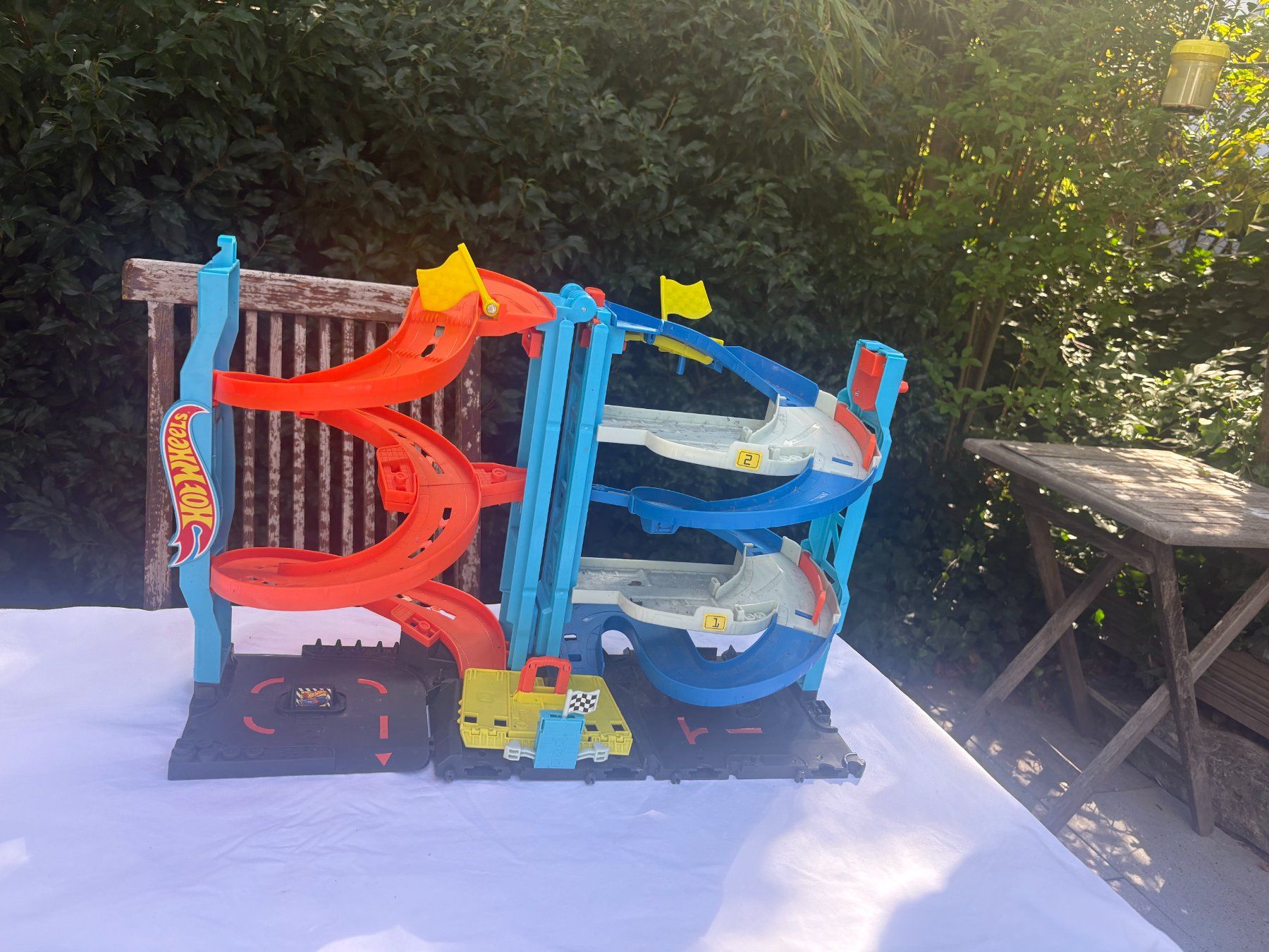 Hot Wheels Giocattoli: Hot Wheels City Car Tower – Usato da Zürich venduto da DealQueen2000 1