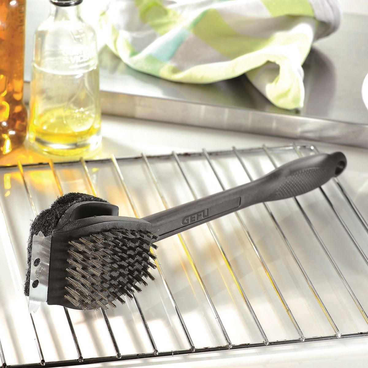 Accessori per grill: Grillbürste mit Grillschaber von Gefu – Nuovo e nell'imballaggio originale da Wettingen venduto da kochshop 1