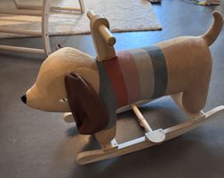 Schönes Schaukelpferd / Schaukelhund aus Holz, Top Zustand