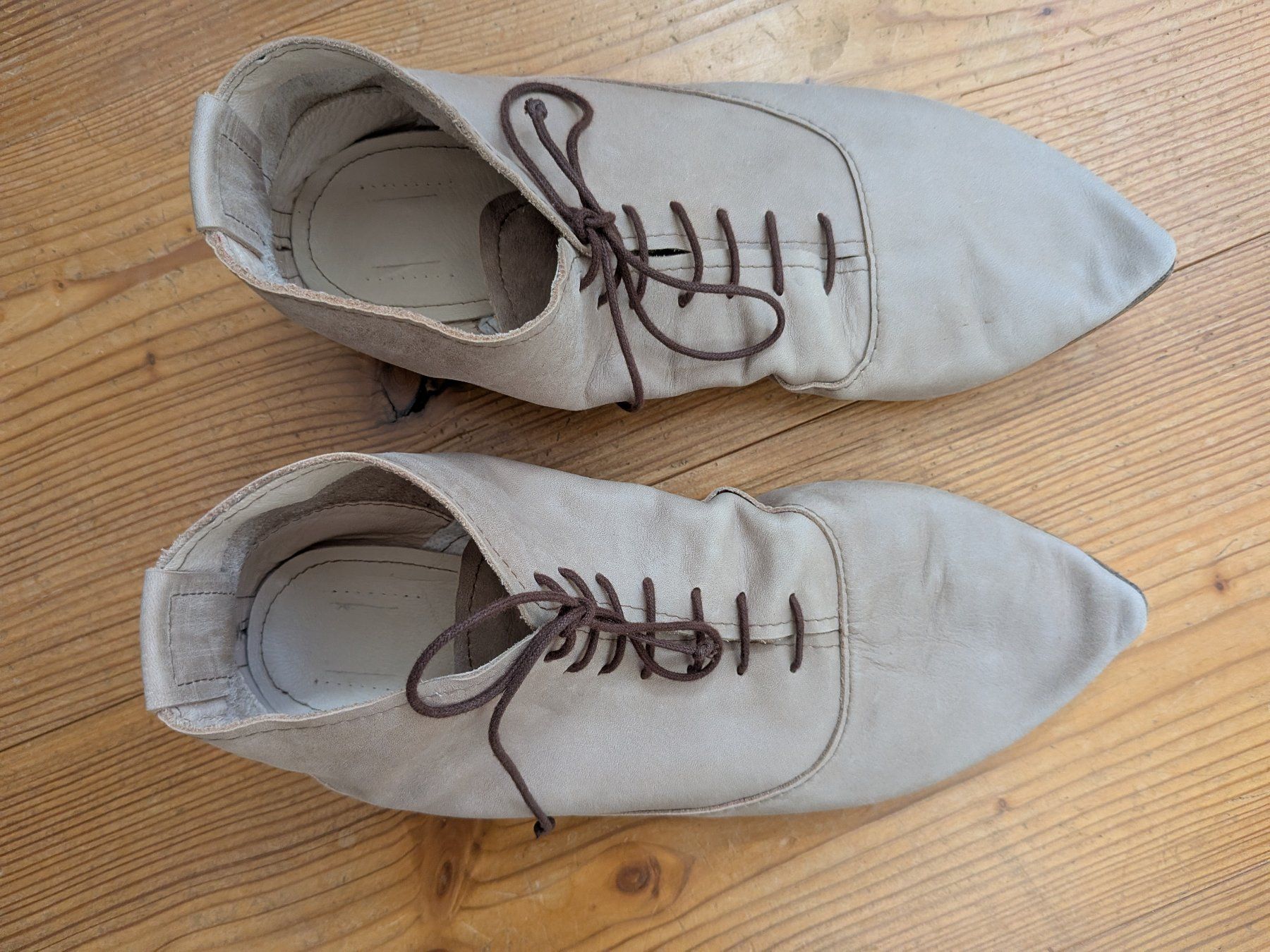 Scarpe da uomo: Weiche Lederschuhe, handgenäht nach historischem Vorbild – Usato da Gempen venduto da DennisKl 2
