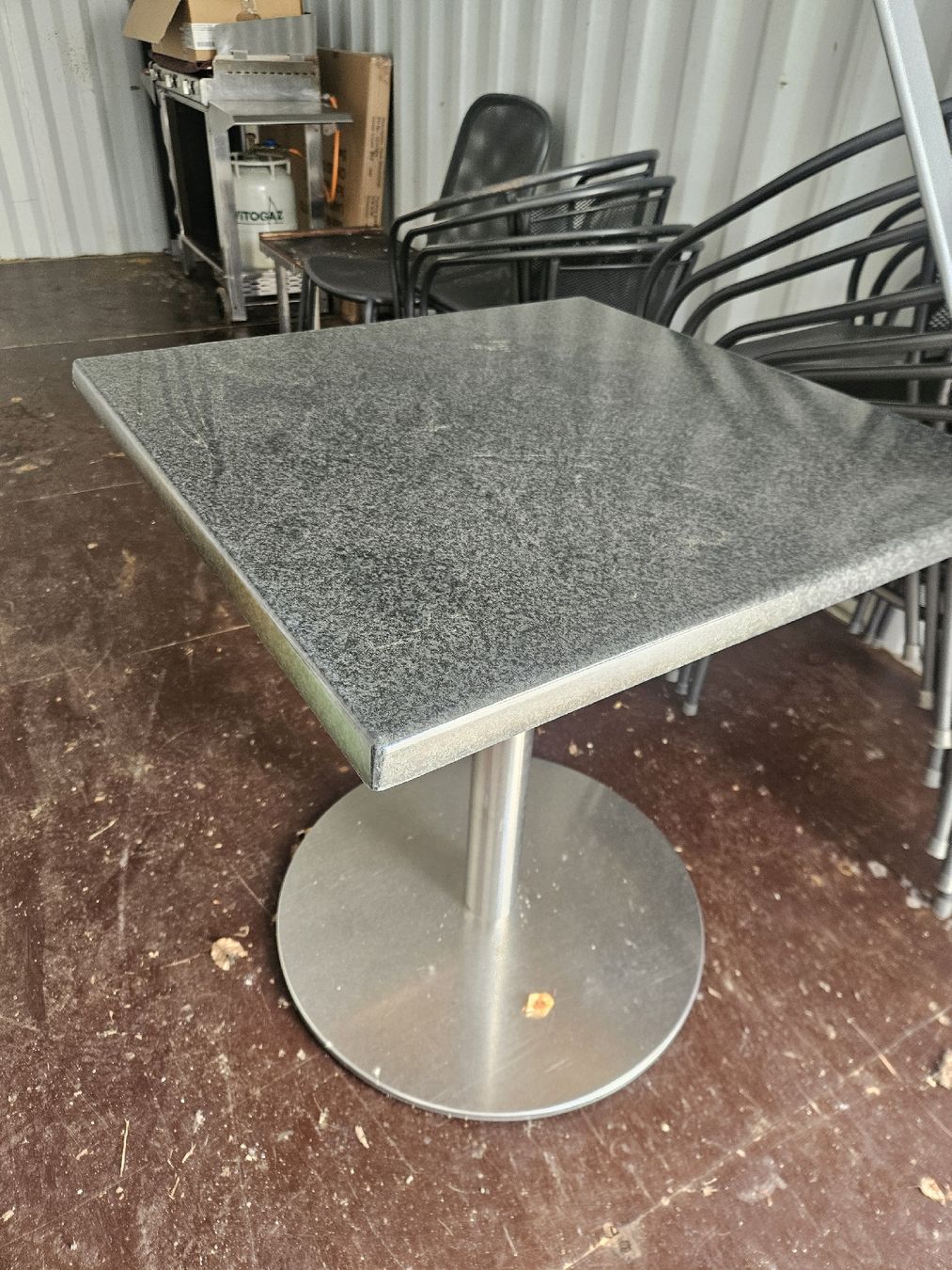 Tavoli: lot de 2 tables restaurant werzalit – Usato da Les Brenets venduto da tej_c9g9