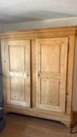 Antiker Kleiderschrank aus Tannenholz hell guter Zustand