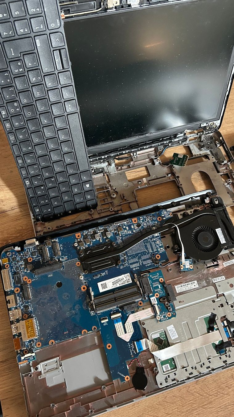 Hewlett Packard Notebook: Lot de pièces HP ProBook 650 G2 – Usato da Bressaucourt venduto da Sfabrice 1