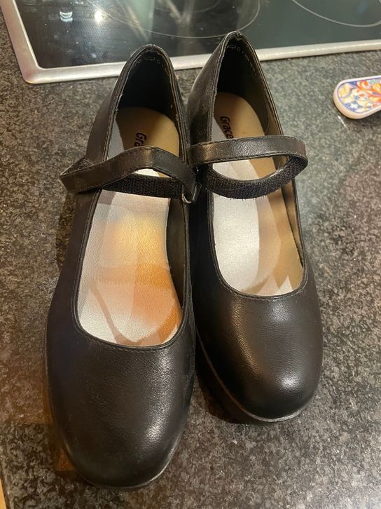 Schuhe für Mädchen: Mädchen Elegante Schuhe schwarz 33 NEU – Neu und originalverpackt aus Bergdietikon von antovale