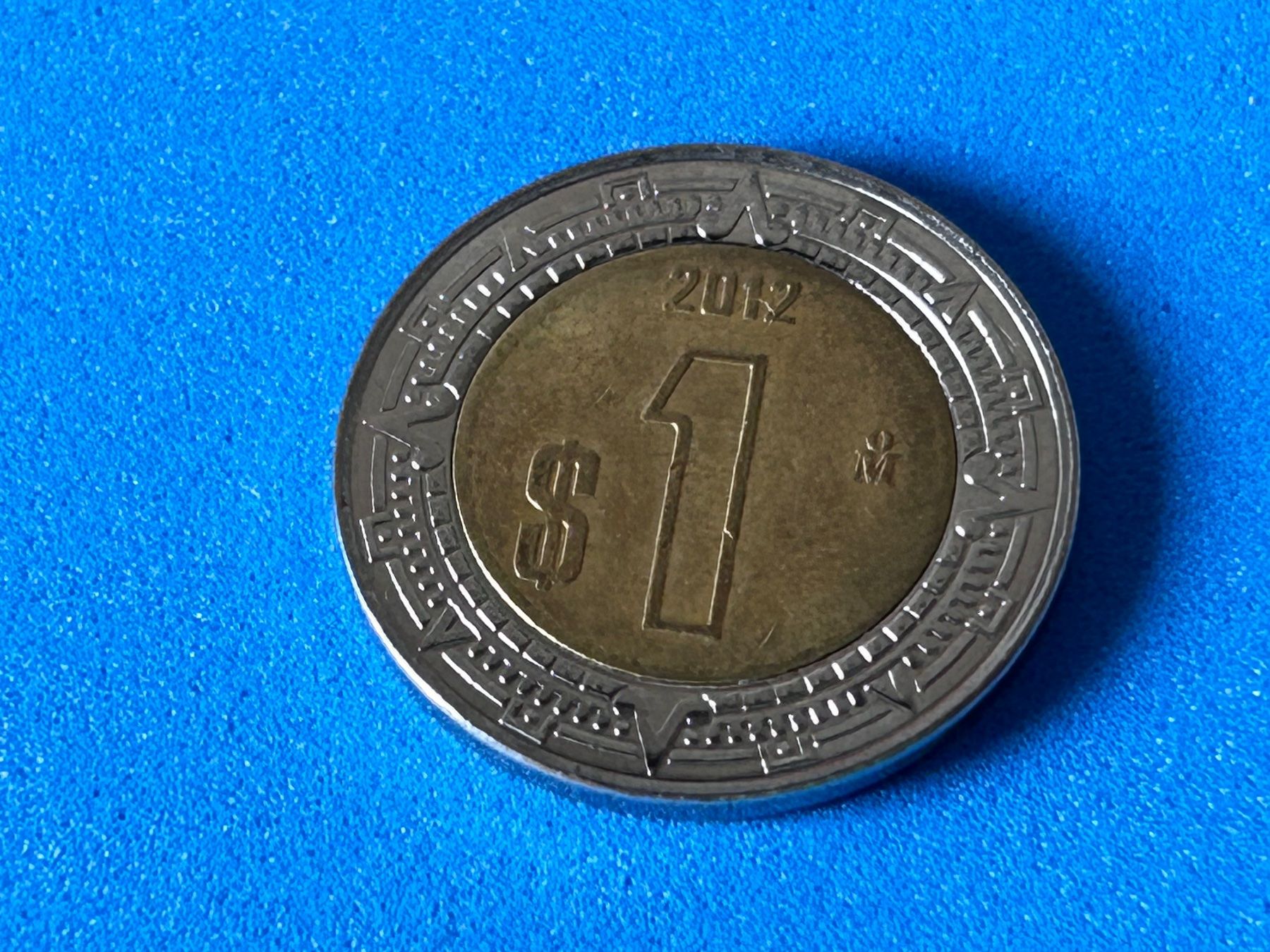 Toutes les monnaies: Mexico - 1 Peso 2012 – D'occasion à Corcelles NE par AJKader 2