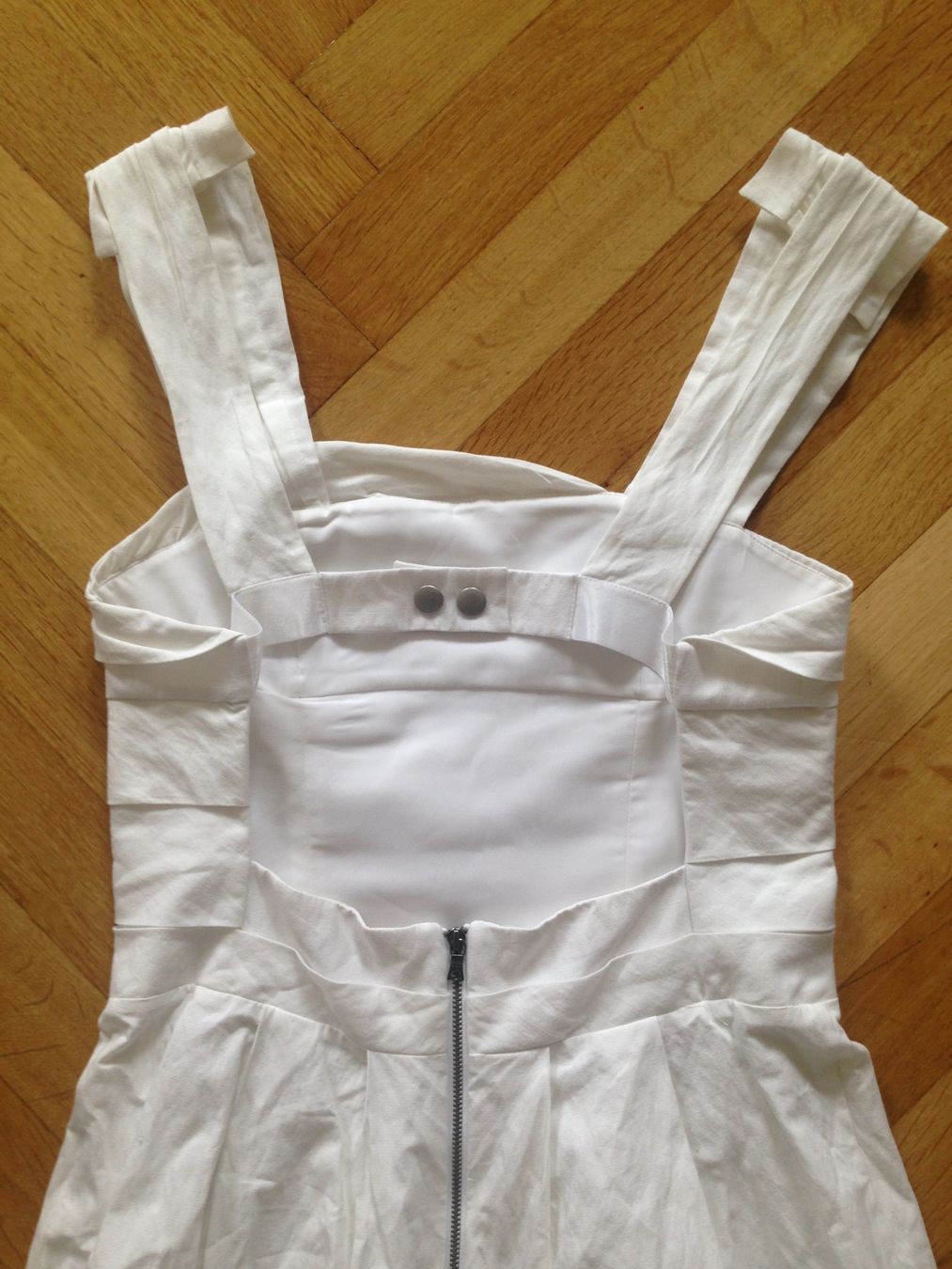 Vestiti: Robe d’été dos nu blanche Alice + Olivia – Nuovo (secondo la descrizione) da Lausanne venduto da Stephaniesdressing 4