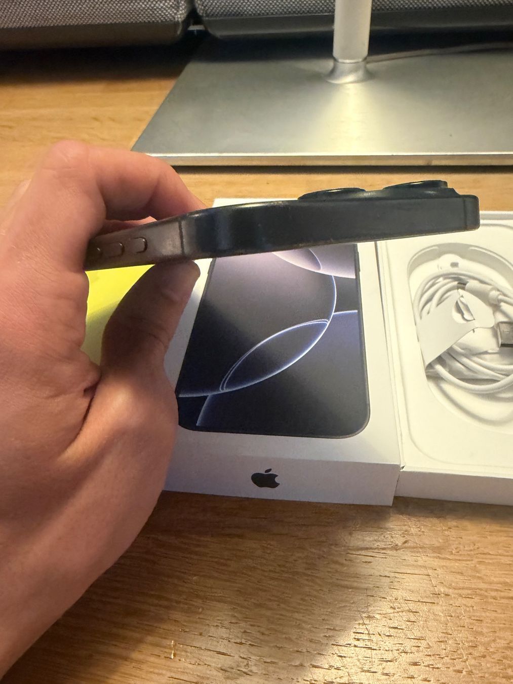 Apple Handys / Smartphones: Apple iPhone 16 Pro Max 256gb Black Titanium – Neu (gemäss Beschreibung) aus St. Gallen von ka_mo 4