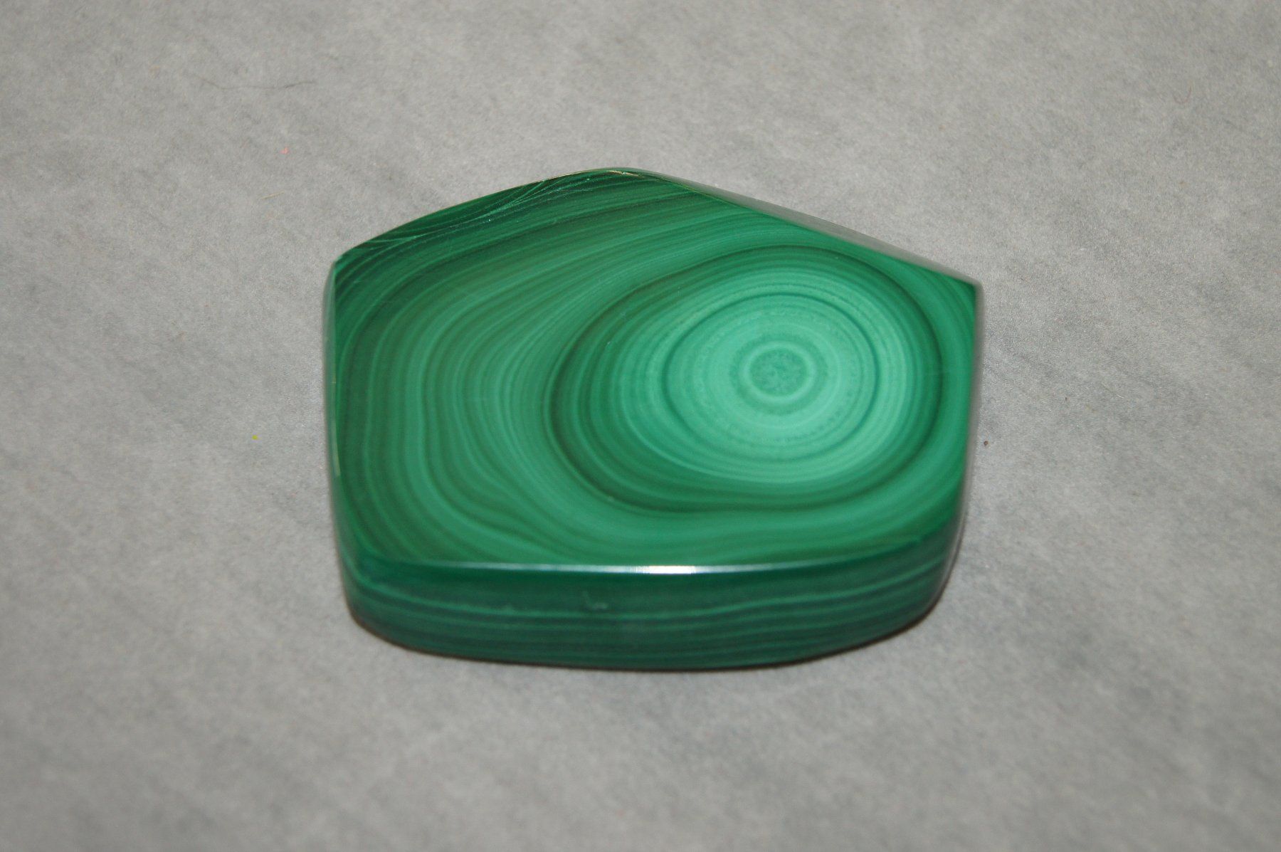 Minerali & Pietre curative: Zauberhafte Malachit-Schale mit Ei – Usato da Geroldswil venduto da ARTEFACTO 3