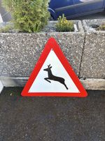 Verkehrsschild Wildwechsel Dreieck rot-weiss mit Hirschmotiv