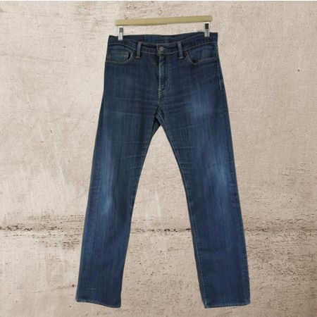 Levi's 504, taille 32/32, comme neuf pour le printemps!