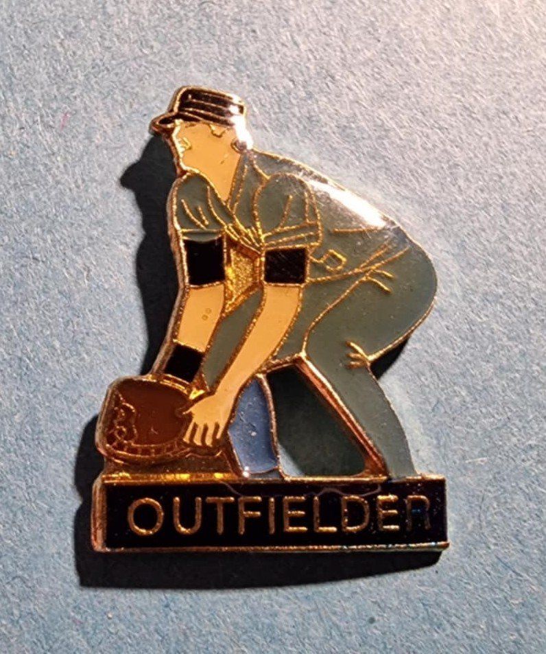 Placchette & Badge: Pin Baseball Outfileder – Usato da Härkingen venduto da specialshapes