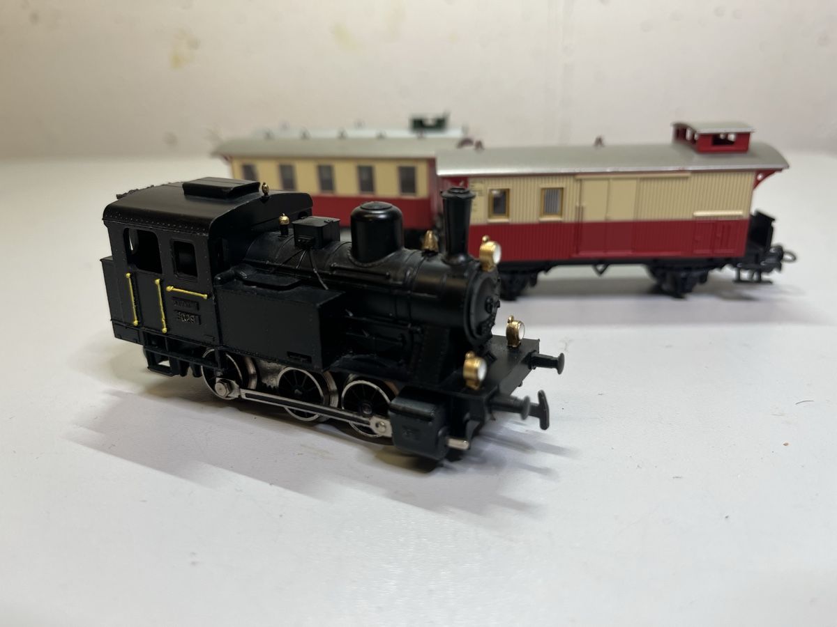 Märklin Modellini di ferrovie: Märklin Dampflok mit 3Wagen  – Usato da Adlikon venduto da Tonda01 2