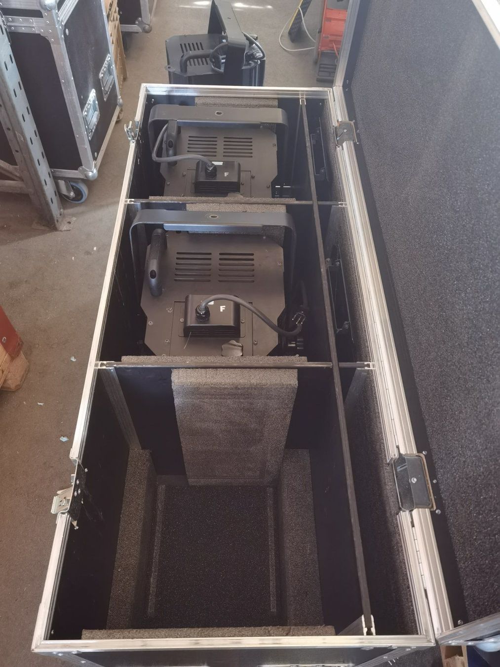 Lampade: Fresnel 2Kw 3er sett – Usato da Aesch LU venduto da Cubic 3