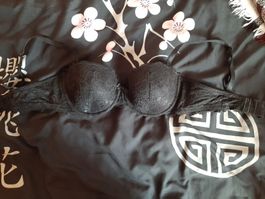 BH Gr. 80C  Farbe Schwarz, kann ohne Träger getragen werden.