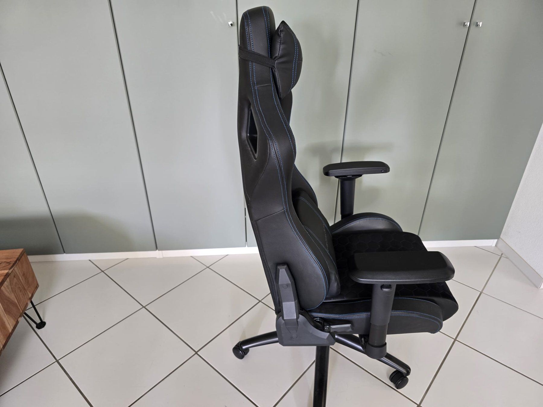 Sedie: Joule Performance Raid Gaming-Stuhl Alcantara Blau/Schwarz – Usato da Rapperswil SG venduto da blackout_7 1