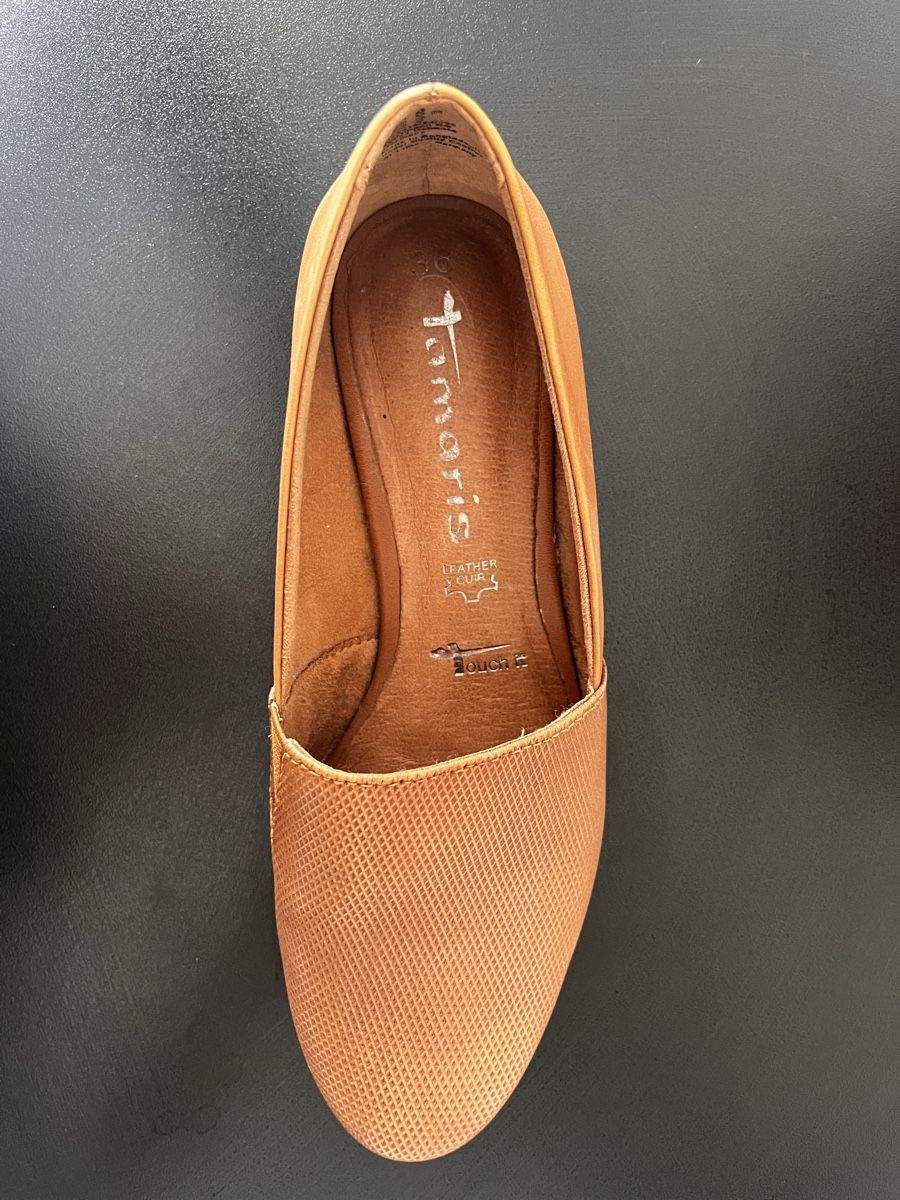 Tamaris Scarpe da donna: wunderschöne Slipper / Loafer Leder von Tamaris, 36 – Usato da Bern venduto da savage03 1