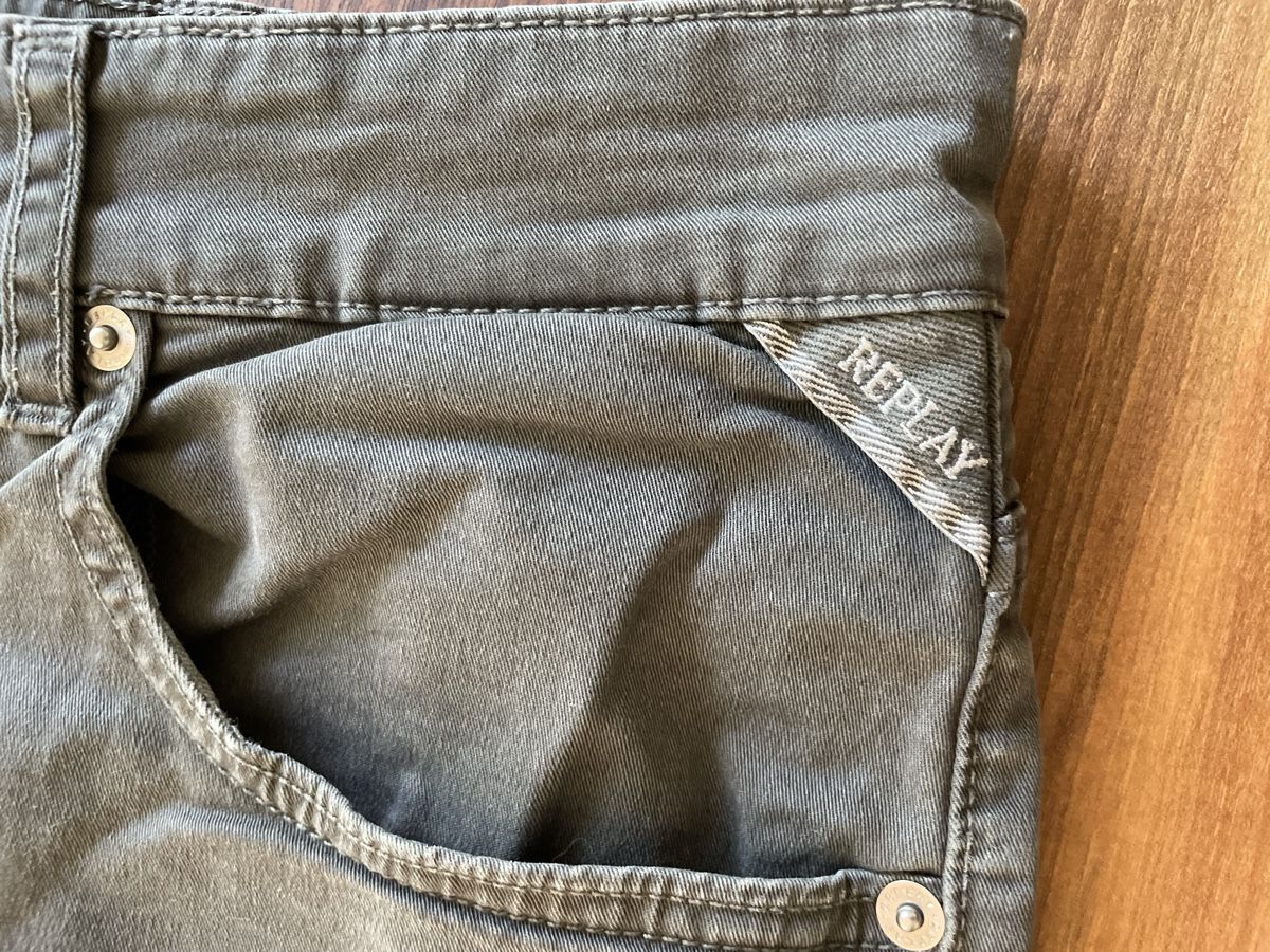 Replay Pantaloni: Graue Shorts Replay 27 – Usato da Basel venduto da pilzliii 3
