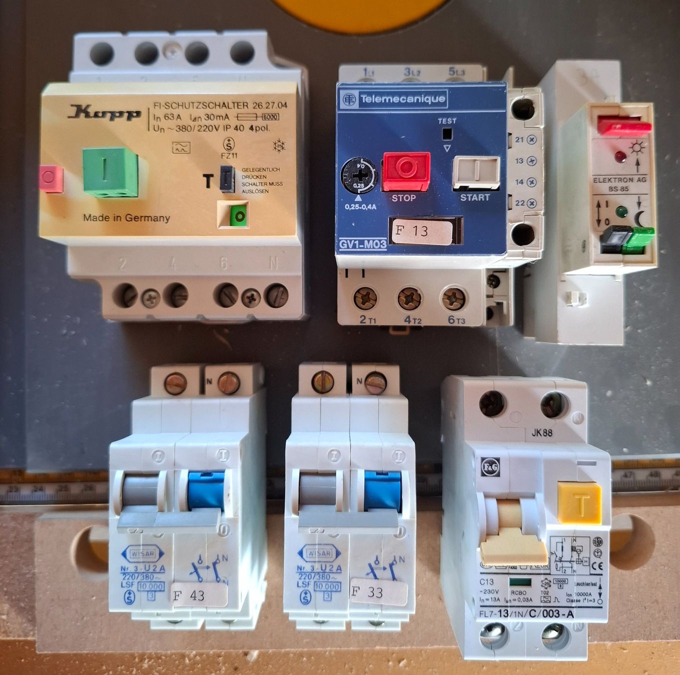 Hager Elektronikbauteile: tableau électrique + disjoncteurs – Gebraucht aus Eschert von SoS_Tilt_and_Co 4