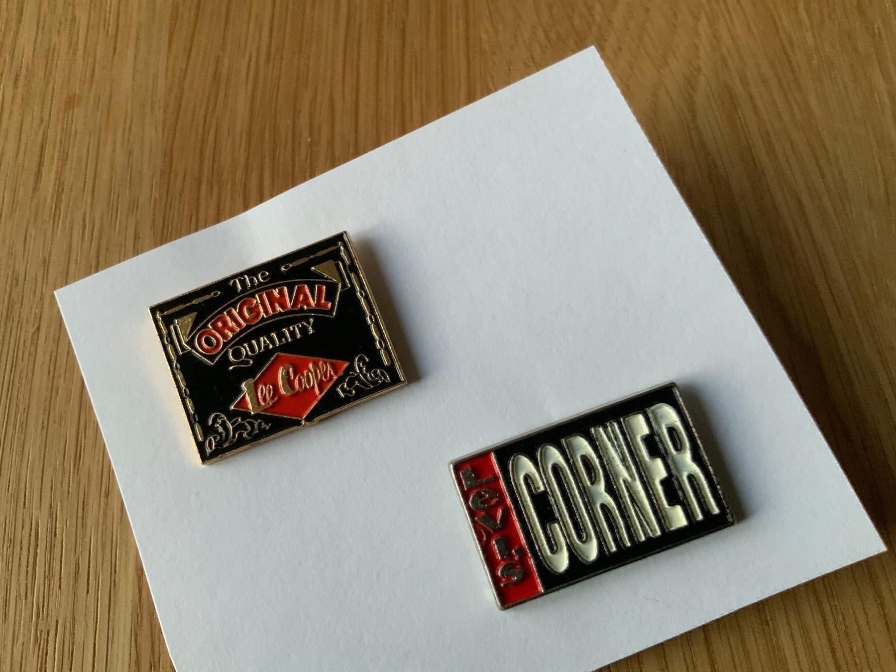 Plaketten & Abzeichen: 2 Pin’s - Levis Pin & Lee Cooper Pin – Gebraucht aus Genève von GMa1234 1