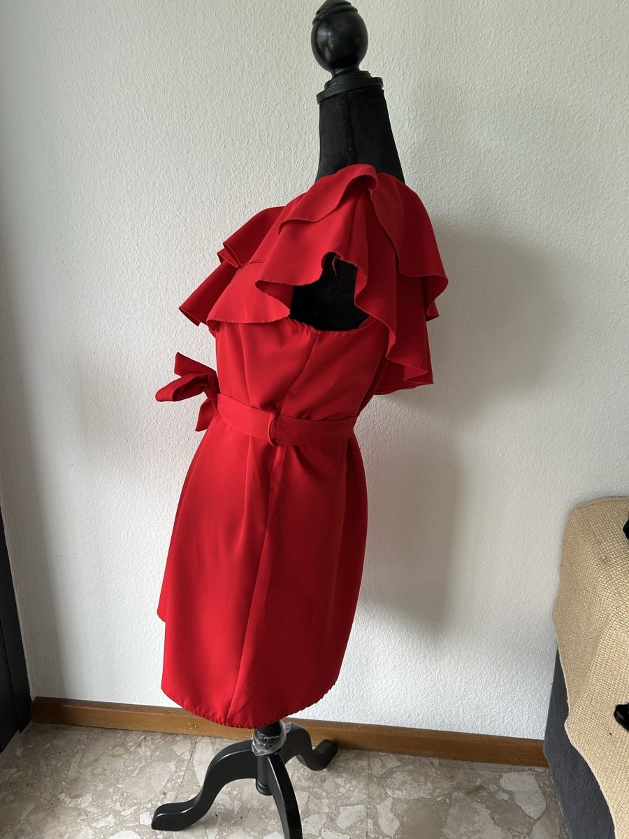Vestiti: Élégante robe rouge avec volants – Usato da Sion venduto da cle_8cd5 3