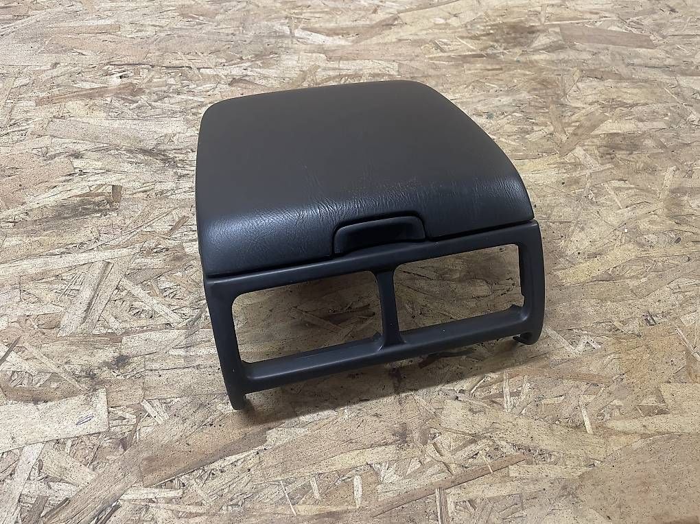 Subaru Tutti pezzi di ricambio auto: Mittelfach Armatour Subaru Impreza/ Forester – Usato da Steinen venduto da LeemaeS2