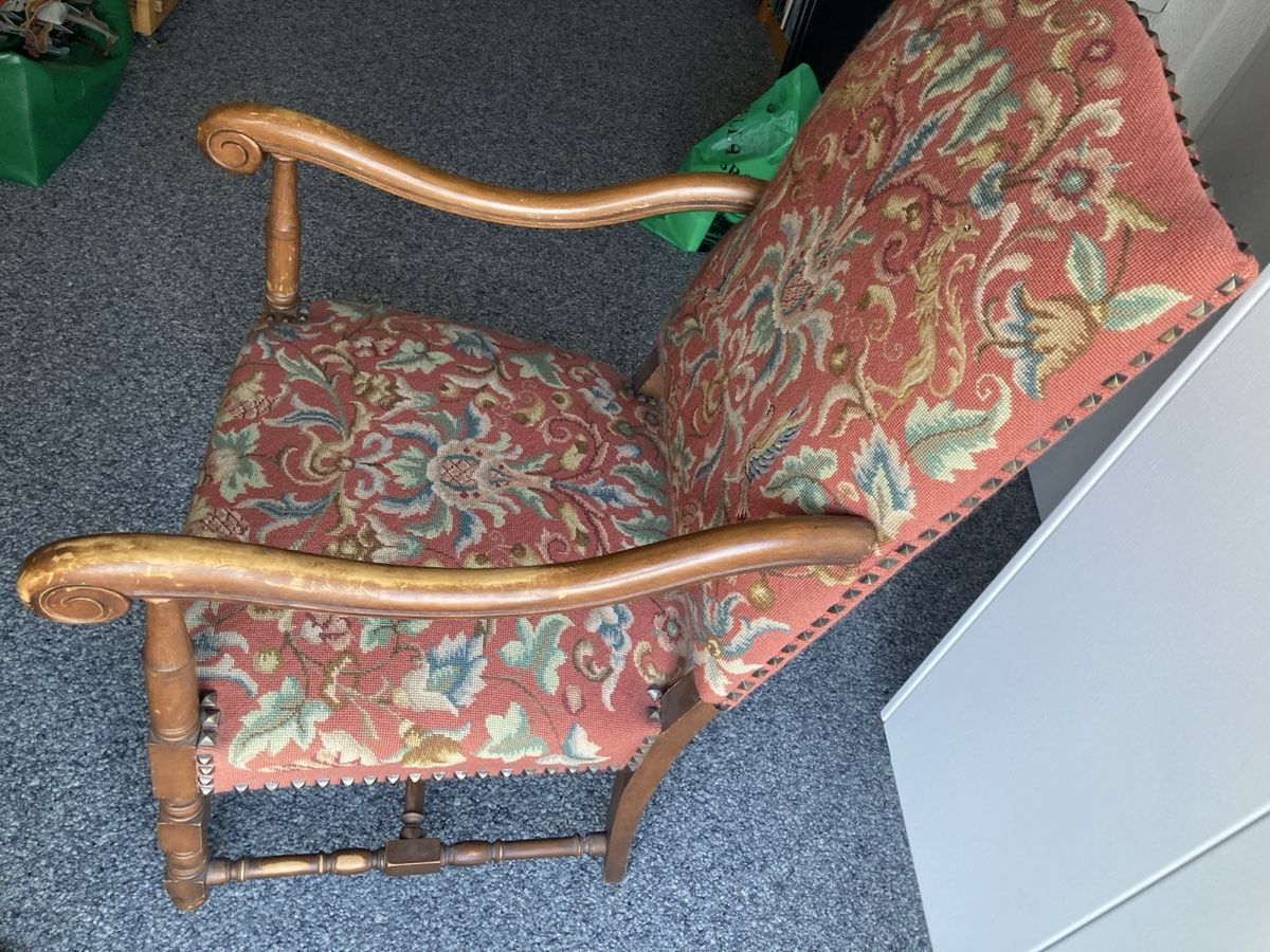 Poltrone: Armsessel mit Gobelin Bezug – Usato da Niederwangen BE venduto da Pfaeffi01 1