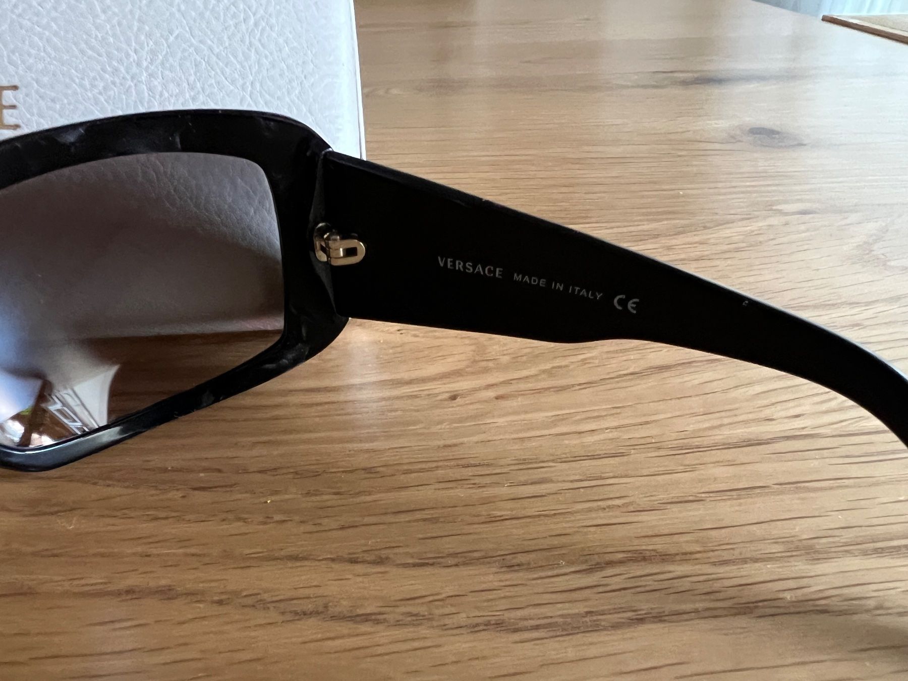 Versace Occhiali & Lenti: VERSACE Sonnenbrille Damen – Usato da Brütten venduto da mcstern 4