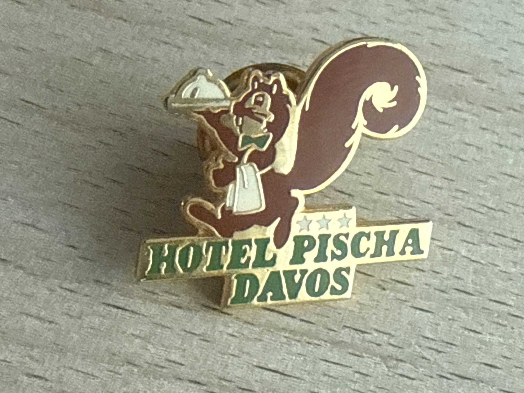 Placchette & Badge: Pin  Hotel Pischa Davos – Usato da Glattbrugg venduto da Schweigmatt