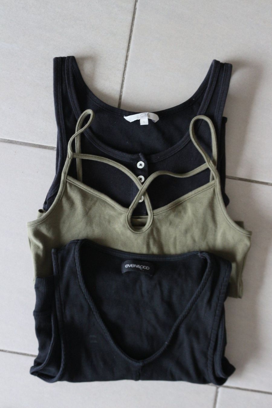 Top: 2 Trägershirts Gr. S – Usato da Schötz venduto da mag_pw7w