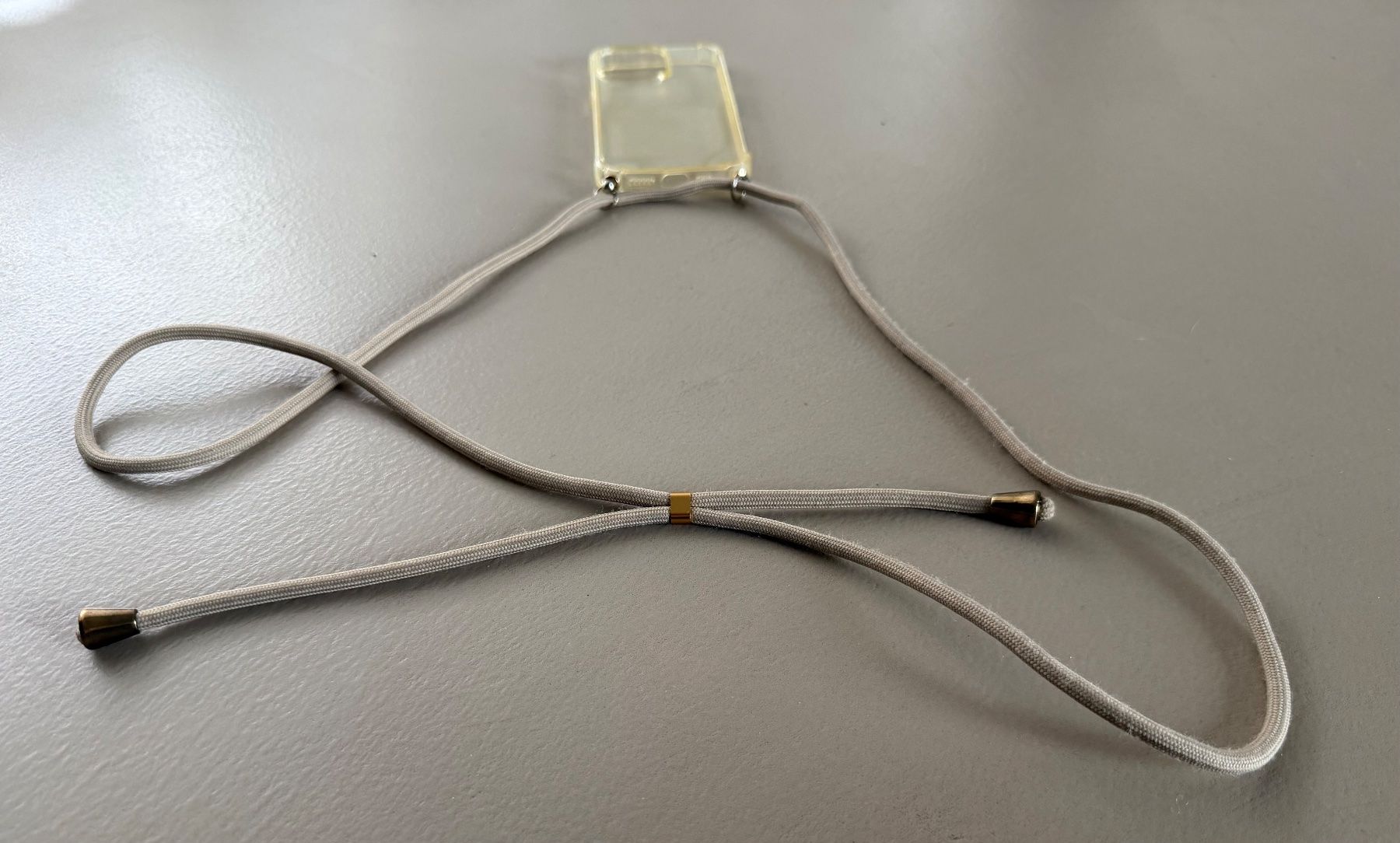 Cover & Protezioni schermo: Handyhülle mit Bändel für iPhone 13 Pro – Usato da zürich venduto da vintage12 3