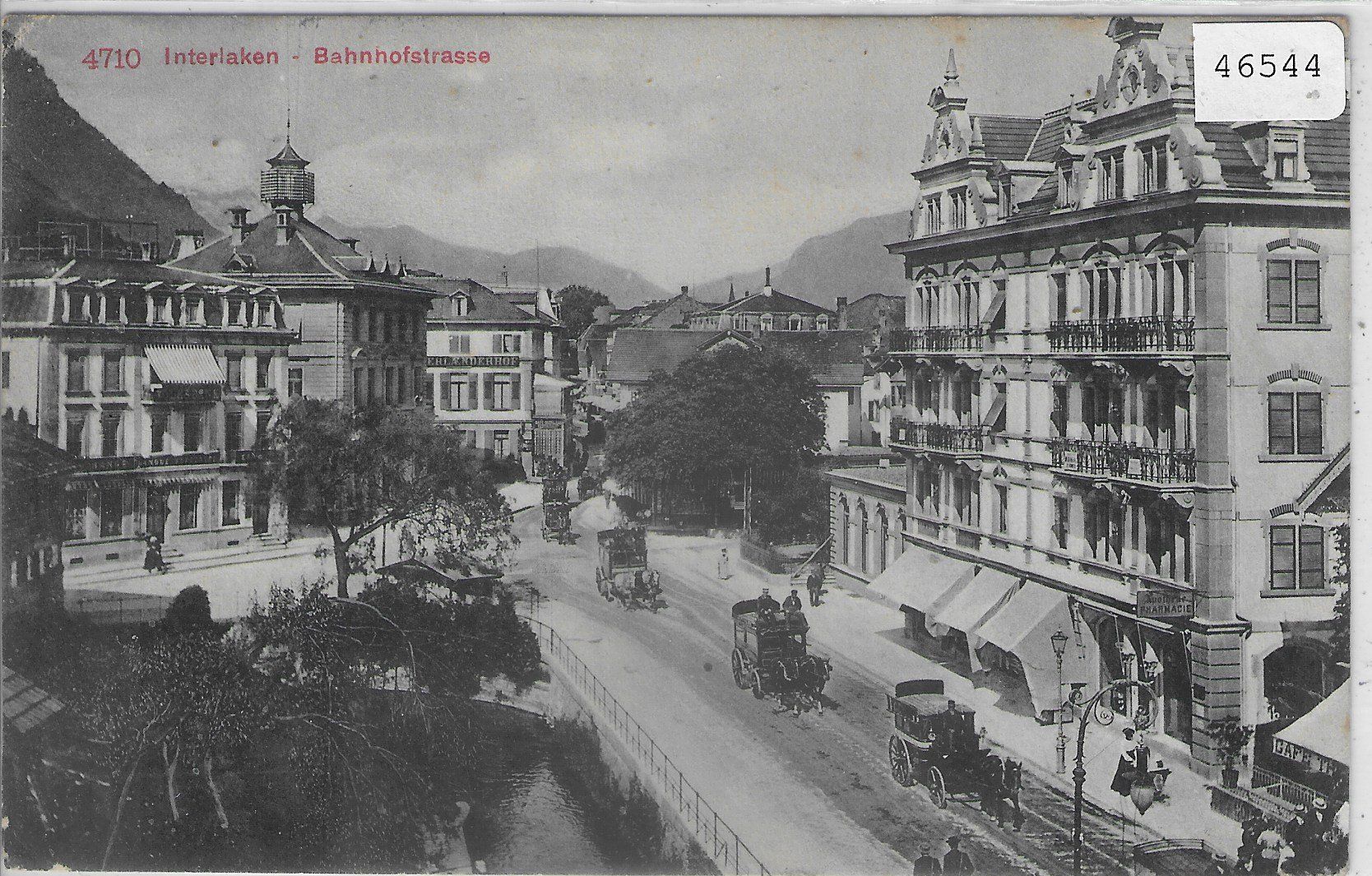 Cartoline postali: Interlaken - Bahnhofstrasse - Kutschen-Parade – Usato da Ettingen venduto da Kartenplanet
