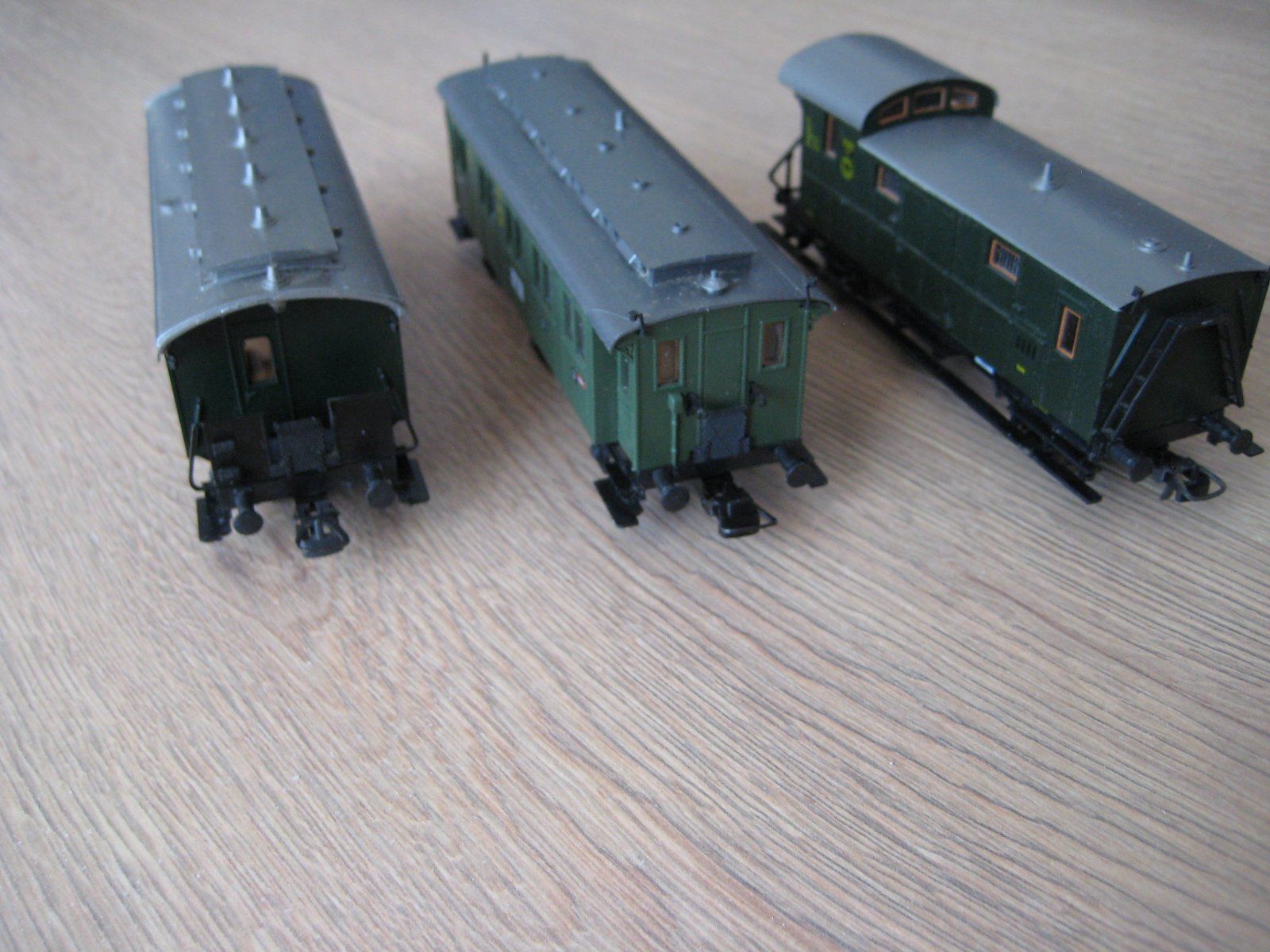 Modellini di ferrovie: 3 Stück Eisenbahnwagen – Usato da Langenthal venduto da Heiri56