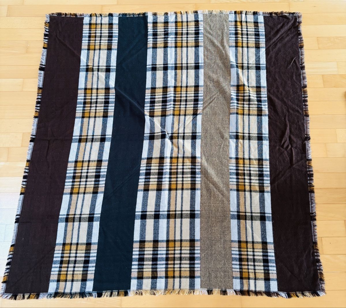 Foulard & Sciarpe: Echarpe pour l’hiver – Usato da Lausanne venduto da ValeMerky 1