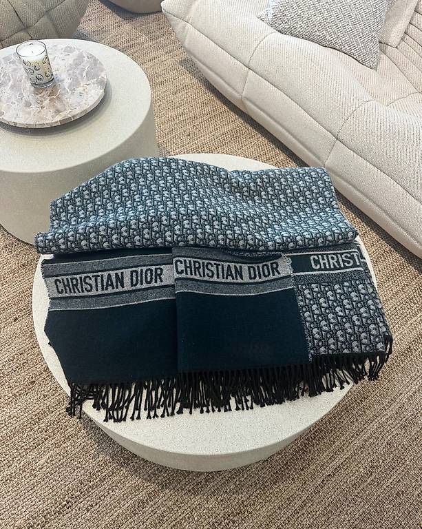 Dior Coperte: DIOR DECKE LOGO – Nuovo (secondo la descrizione) da Schwyz venduto da bofb 4