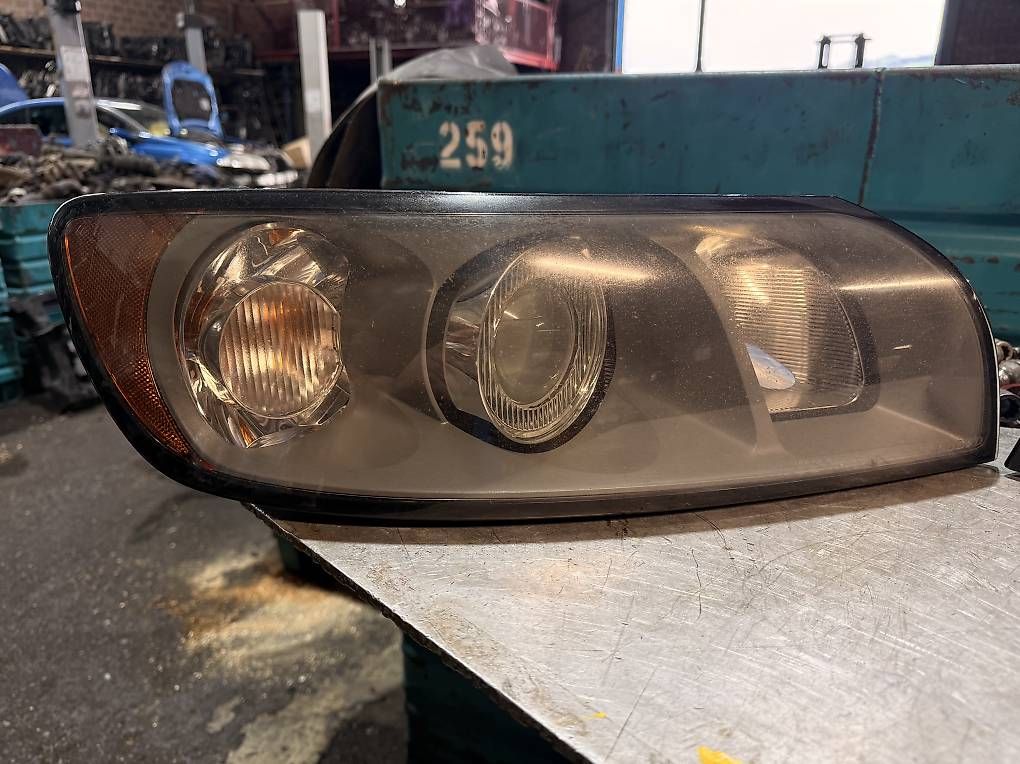 Fari: Scheinwerfer Volvo S40 / V50  – Usato da Udligenswil venduto da Sch2s 2