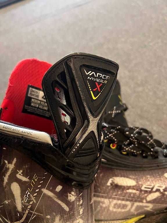 Bauer Schlittschuhe: Schlittschuhe Bauer Vapor Hyperlite Grösse 4 / 36 Fit 2 – Gebraucht aus Arlesheim von SKA_4144 4