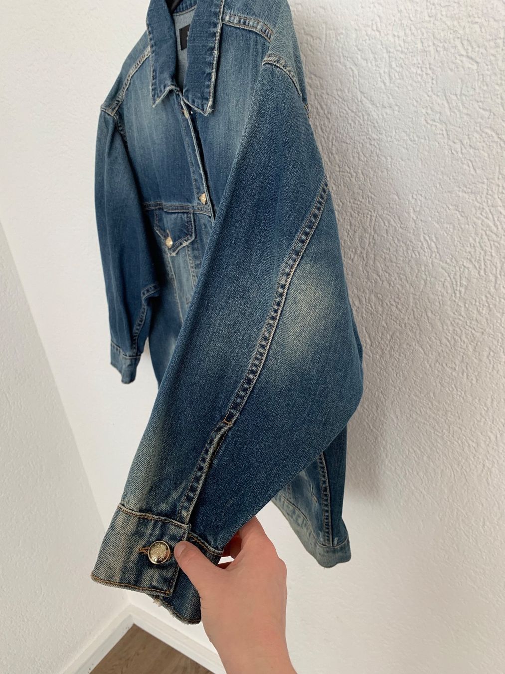 Mango Giacche: Mango Jeans Jacke oversized destroyed Look Gr. S – Nuovo (secondo la descrizione) da Fislisbach venduto da KolibriSecondhand 9