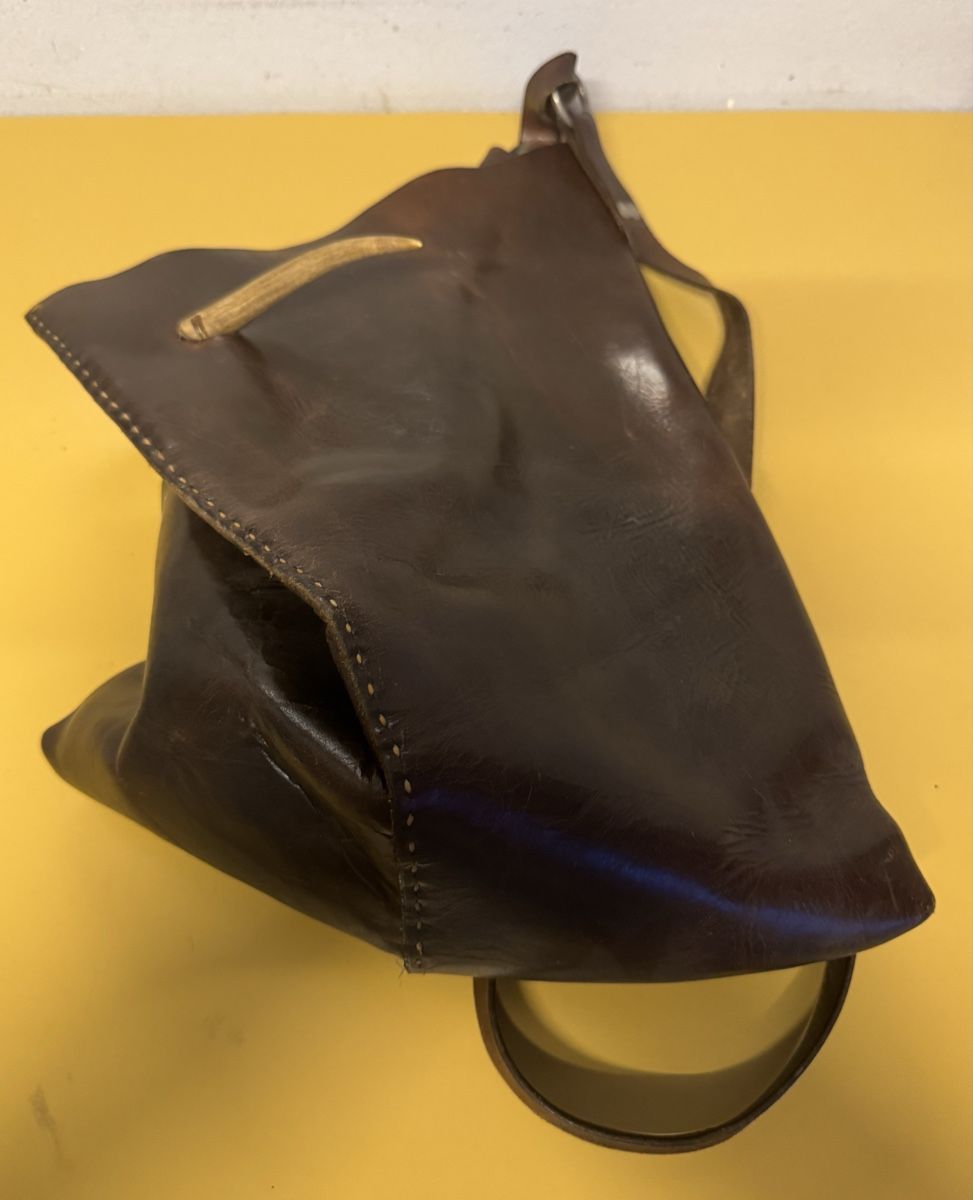 Sacs: Leder Tasche mit Hirschgeweih ( hat eine Riss) – D'occasion à Schlieren par Freundlich02