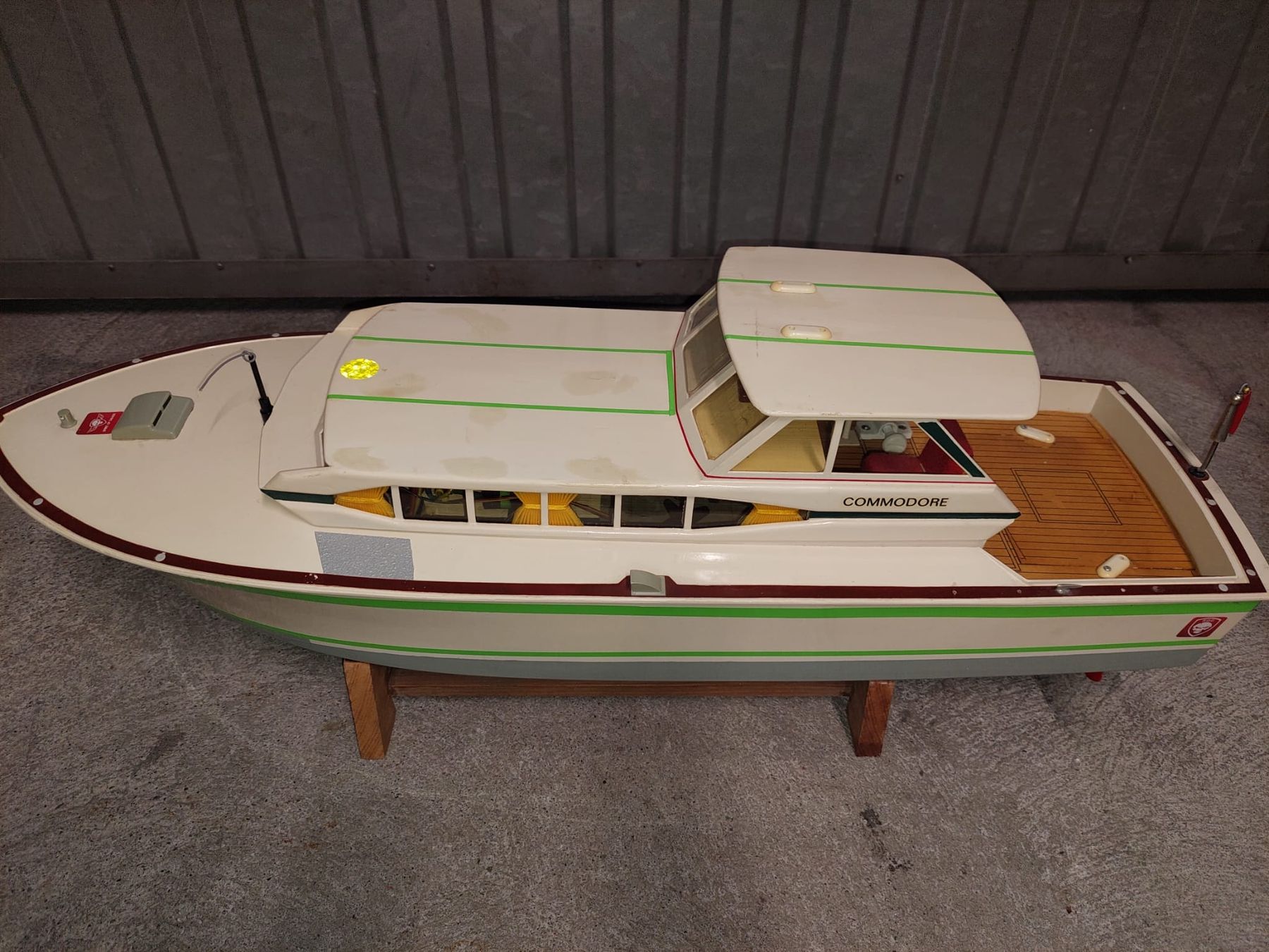 Kits de montage: groupner commodore – D'occasion à Genève par umb_mdc2 1