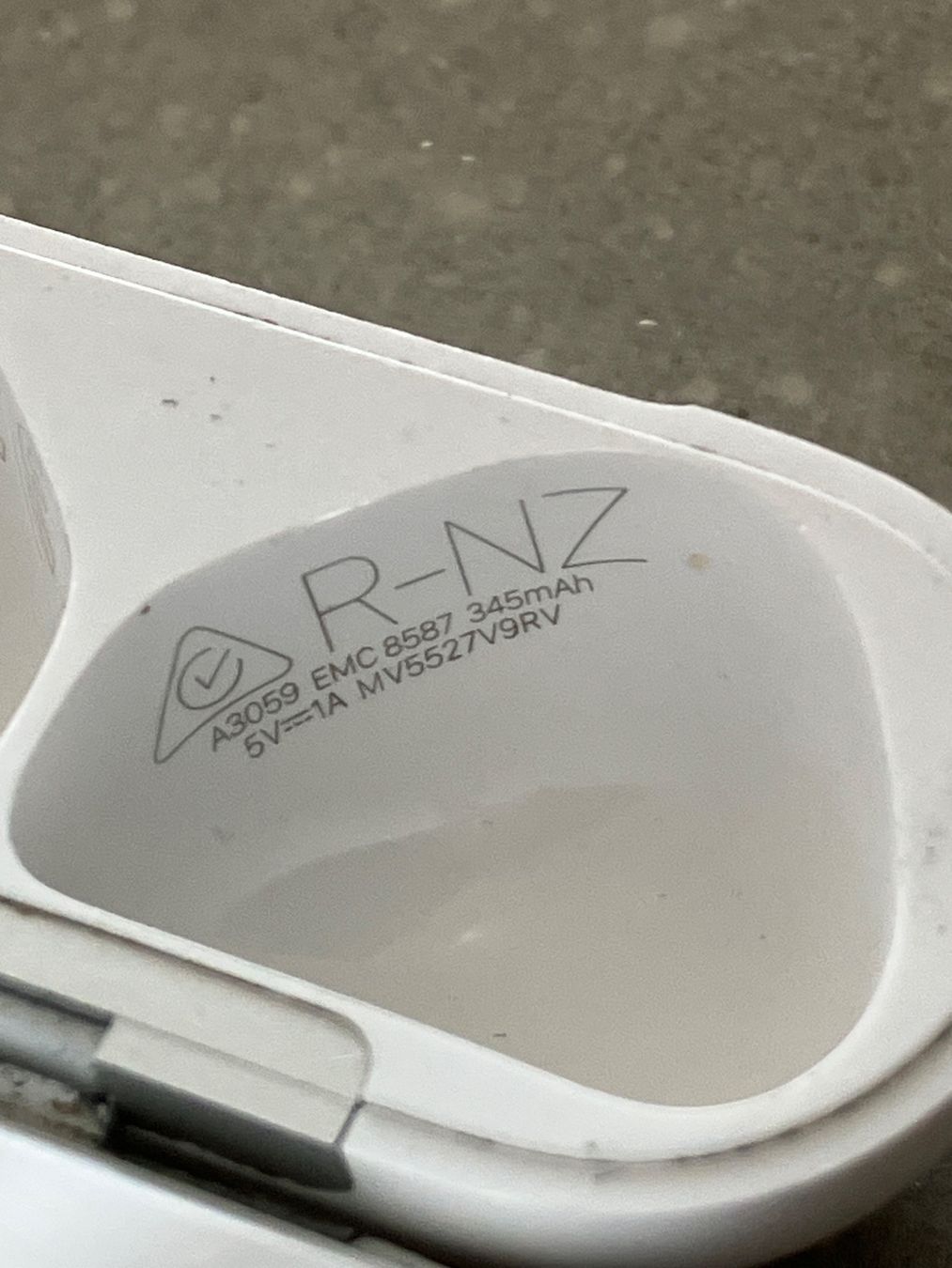 Apple Casques audio: APPLE AIRPODS 4 CASE ANC – D'occasion à Lausanne par mr.v 4