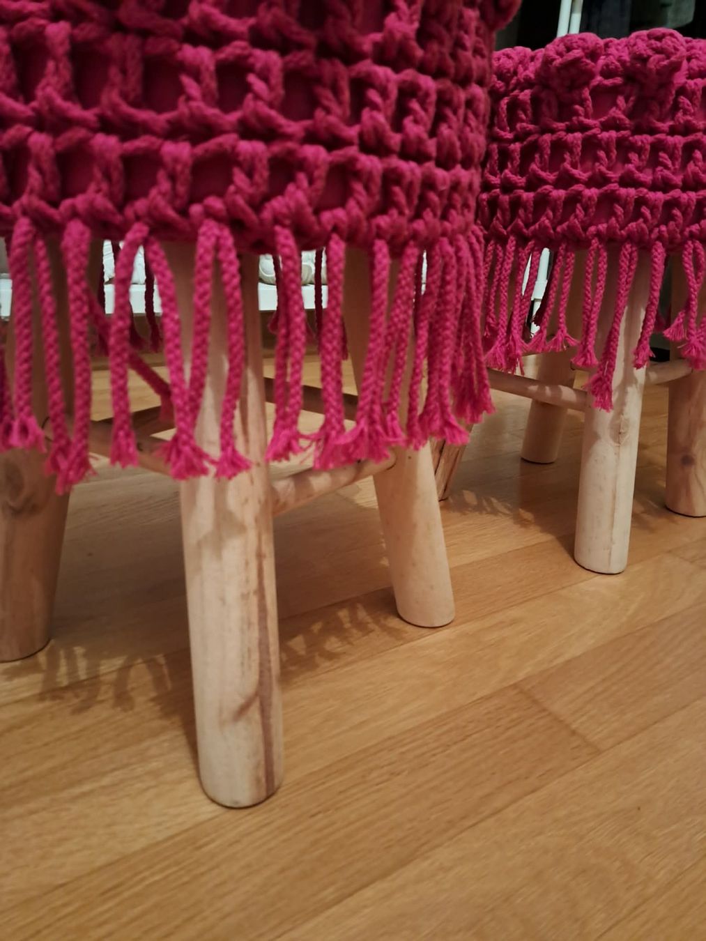 Hocker: 2er‑Set Hocker pink – Makramee Sitz – Boho Stil – Gebraucht aus Sisseln AG von schenk-figuren 3