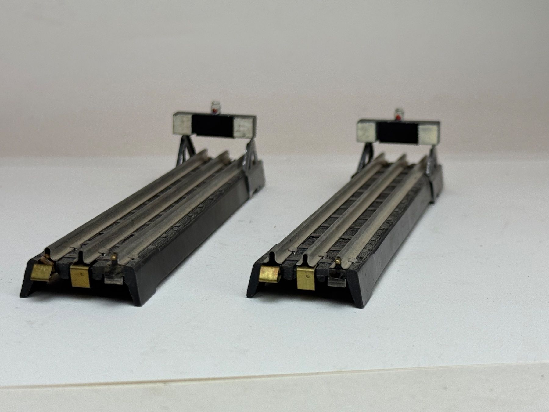 Trix Trains électriques: GB3-   Trix 2 x gerade mit Bremsblock – D'occasion à Elm par Wikmtz