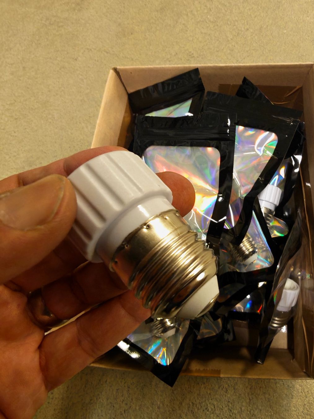 Lecteurs & Adaptateurs: 23x E27 auf GU10 Adapter, NEU – Neuf avec emballage d'origine à Wauwil par MEC-NET 1