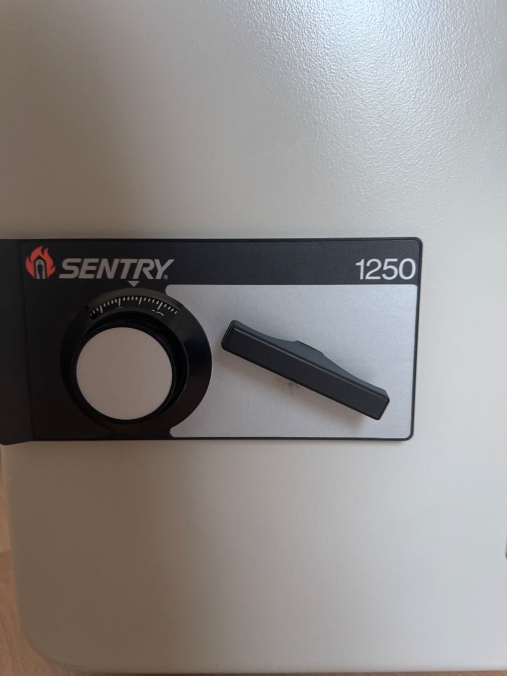 Tresor: Sentry Safe 1250 (Fireproof Safe with Combination Lock) – Gebraucht aus Lohn-Ammannsegg von cnm_d5vk 1