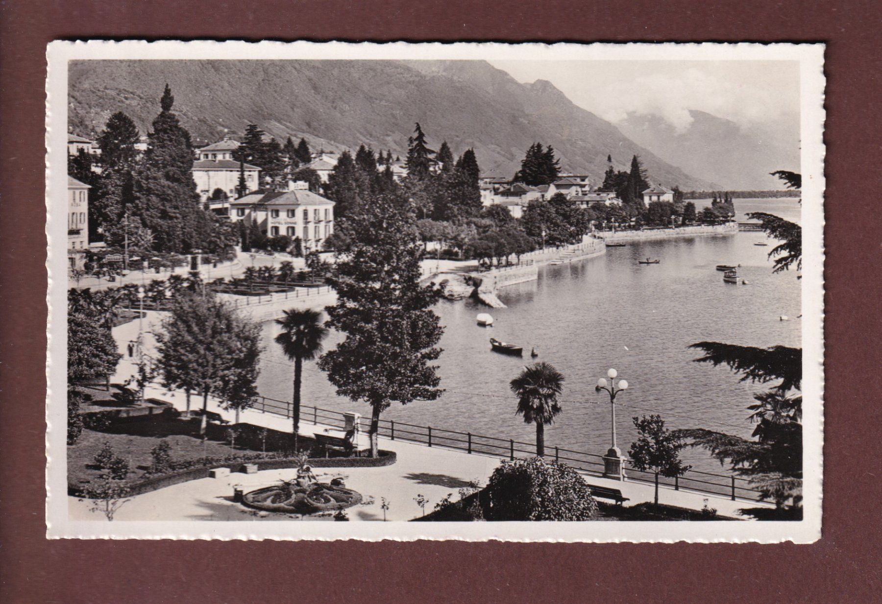 Ansichtskarten: LOCARNO - Lungolago Giuseppe Motta – Gebraucht aus Pully von nicecards