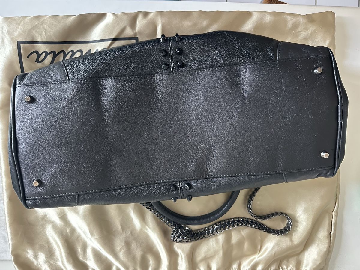 Taschen für Damen: Borsa Almala nera in pelle con borchie e catena tracolla – Gebraucht aus Cureglia von myr_9v25 9