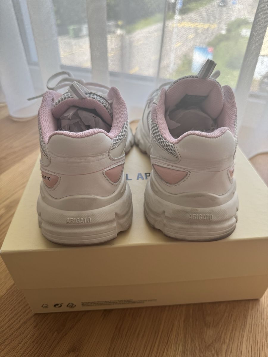 Axel Arigato Scarpe da donna: Axel Arigato Marathon Runner Sneakers Pink – Usato da Fahrweid venduto da meded 3