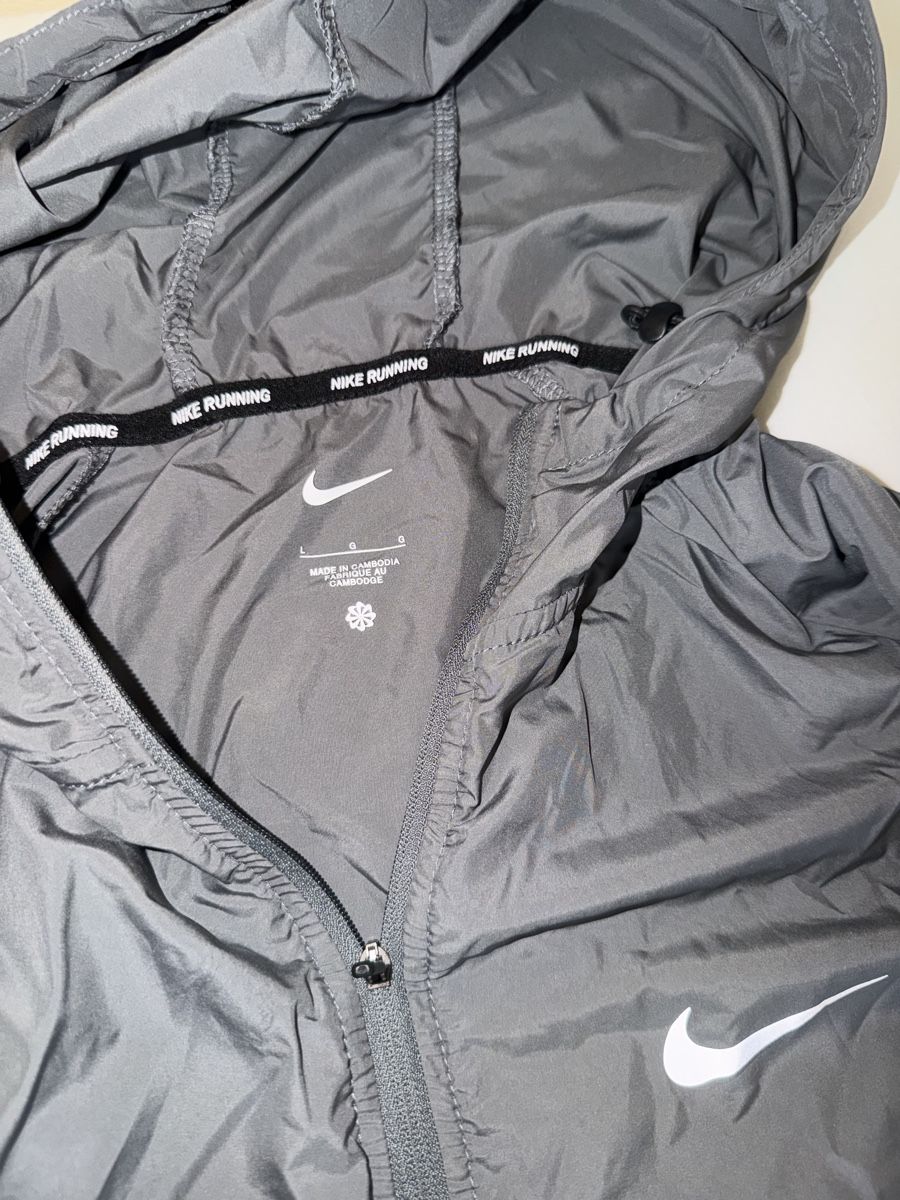 Completi, tute sportive e funzionali: Nike Running Trainingsanzug grau Groesse L – Nuovo (secondo la descrizione) da Muri b. Bern venduto da pro_f2tr 3
